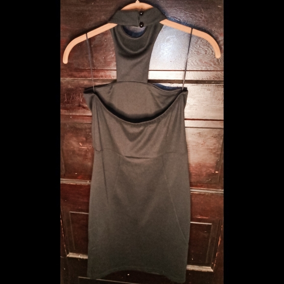 EUC 💞 Simple Solid Black Halter Neck Mini Dress - Picture 3 of 4